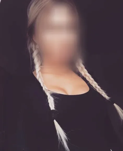 Denise, 26