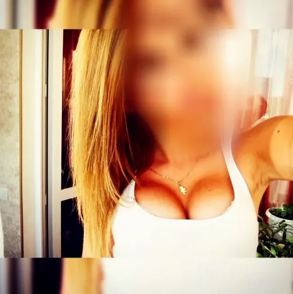 Ela, 28