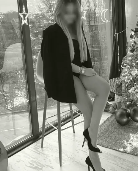 Emily, 36