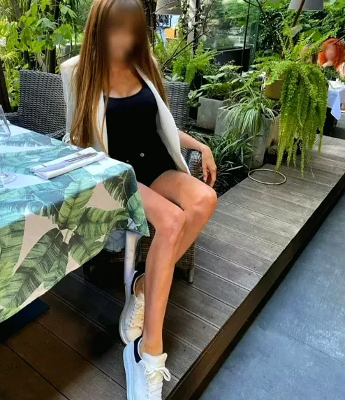 Emily, 29