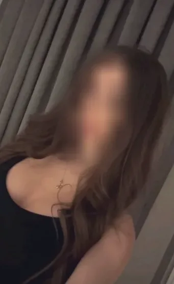 Jasmin, 28