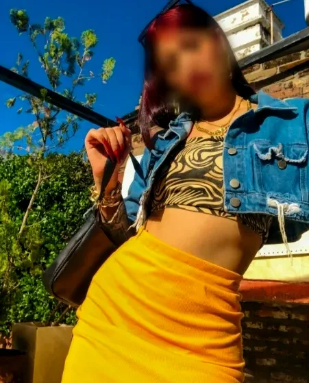 Leonie, 21