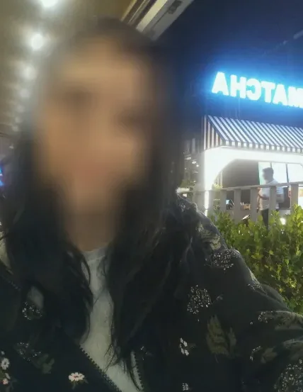 Manuela, 40