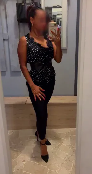 Mia, 36