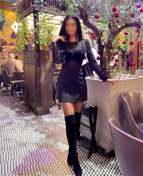 Neele, 35
