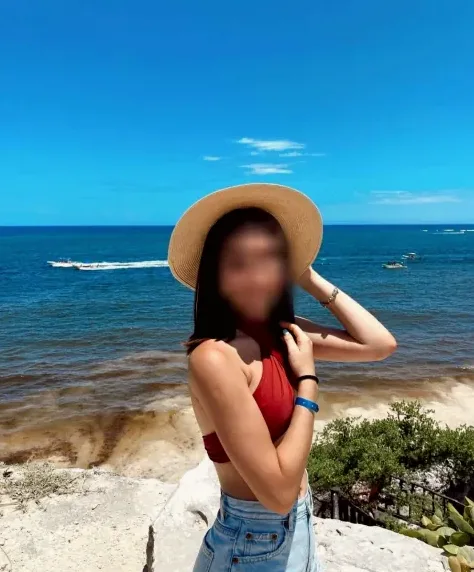 Paula, 22