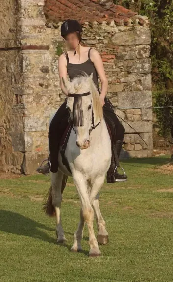 Paula, 27