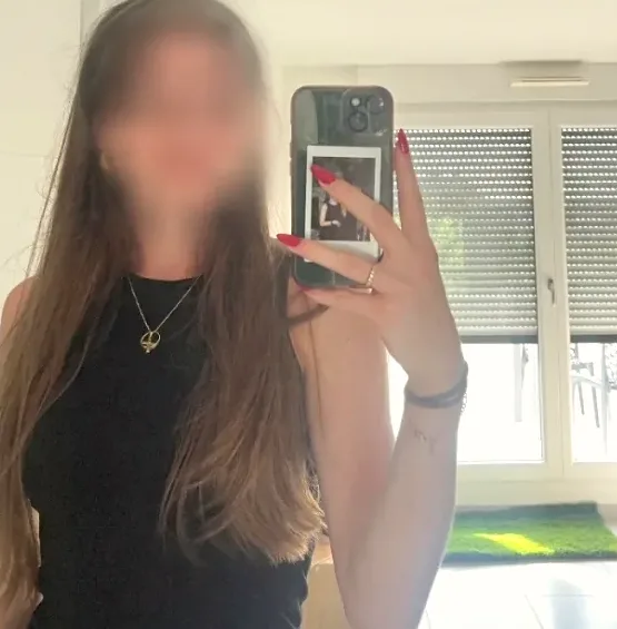 Sandra, 27