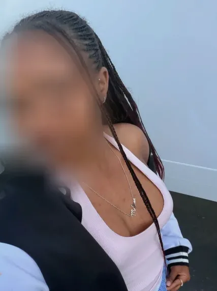 Vivien, 20